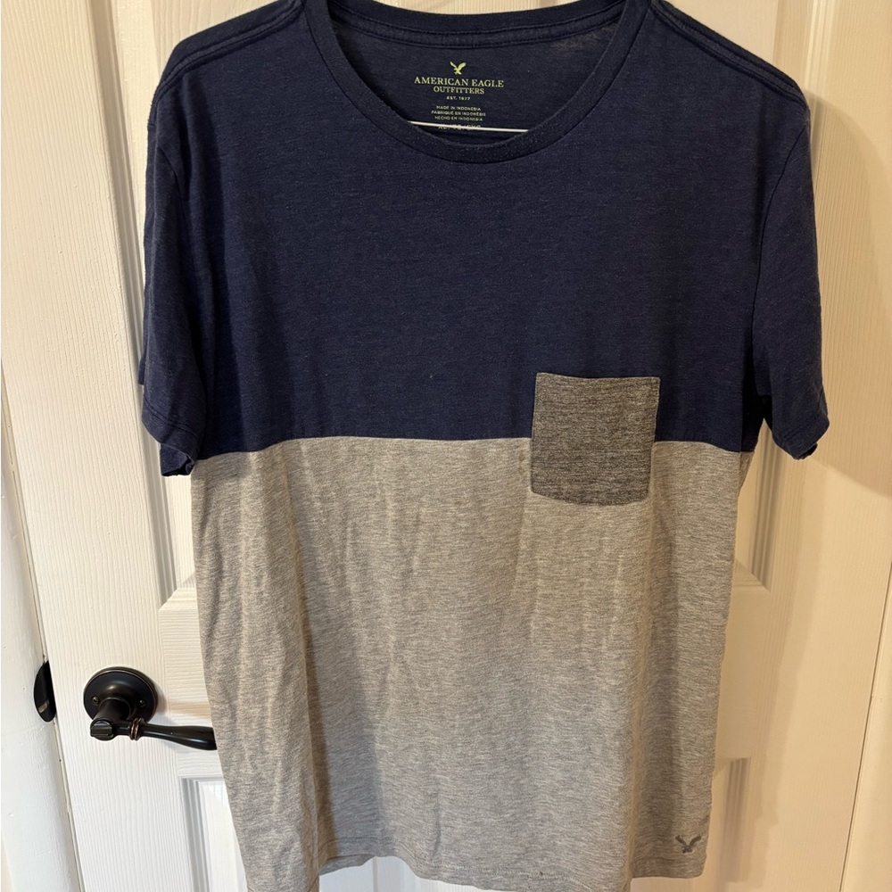 American Eagle Outfitters Men's Blue and Gray Pocket Tee